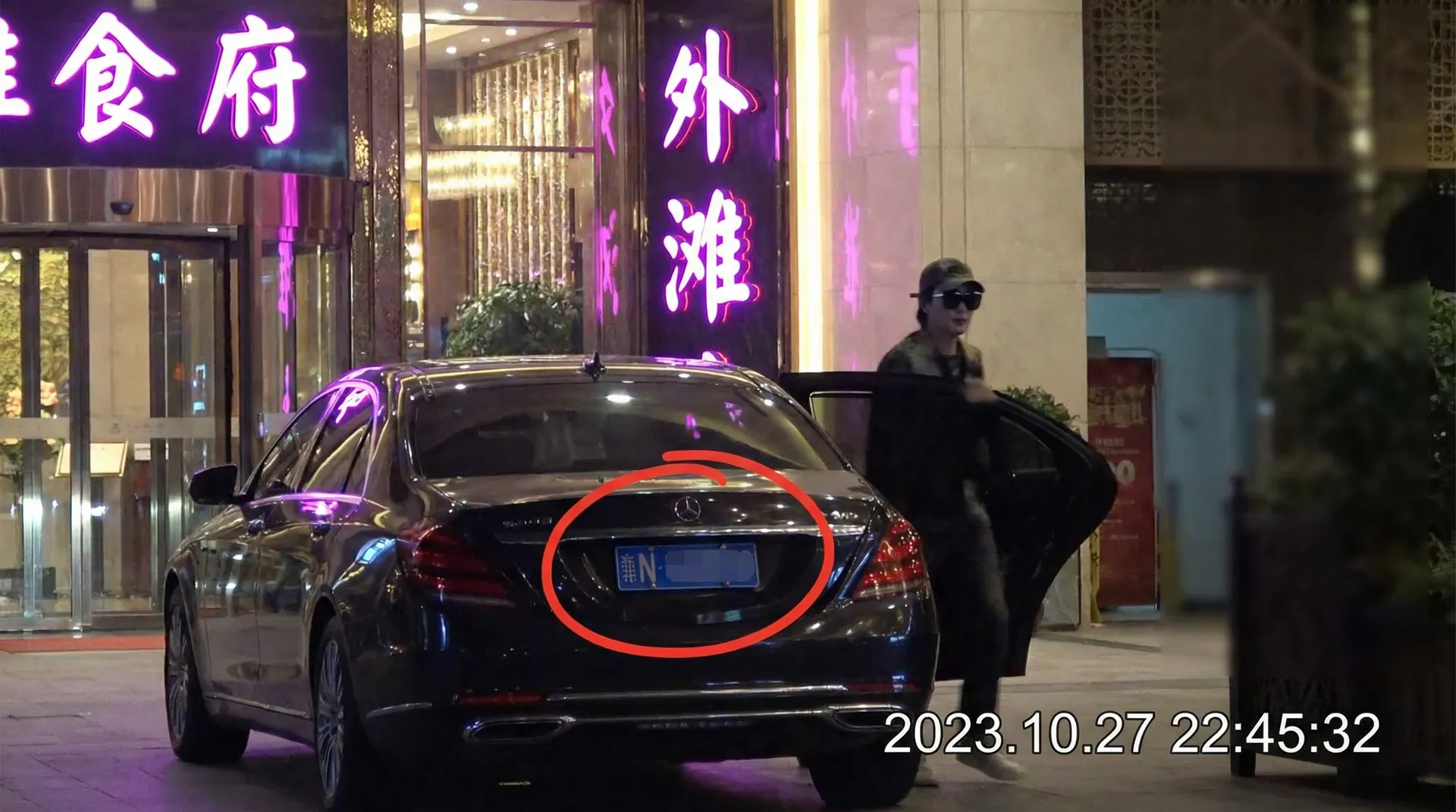 《黑料网》黑料网官方平台::高清无码黑料网交流社区 - 豪车餐厅外偷拍
